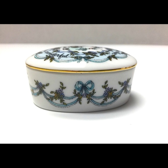 Vintage Franklin Mint Music Box “They Say That Falling In Love Is Wonderful" - Picture 4 of 8